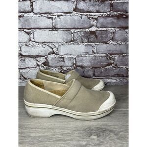 Dansko Volley Vegan Tan Beige Khaki Canvas Non Slip Clogs Women Sz 39EU/8.5M US